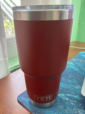 Yeti Rambler 30 ounce oz Vine Red Tumbler Mug BPA free with Magslider lid